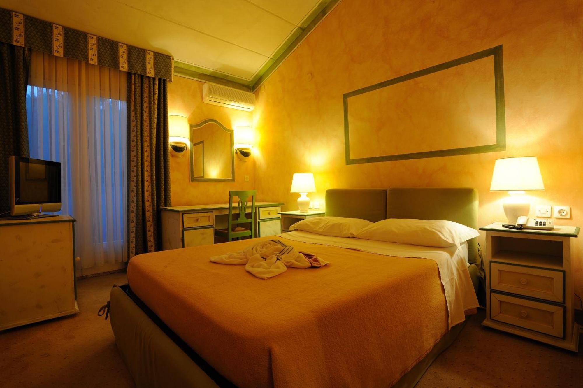 Hotel Solitudo Uble Екстер'єр фото