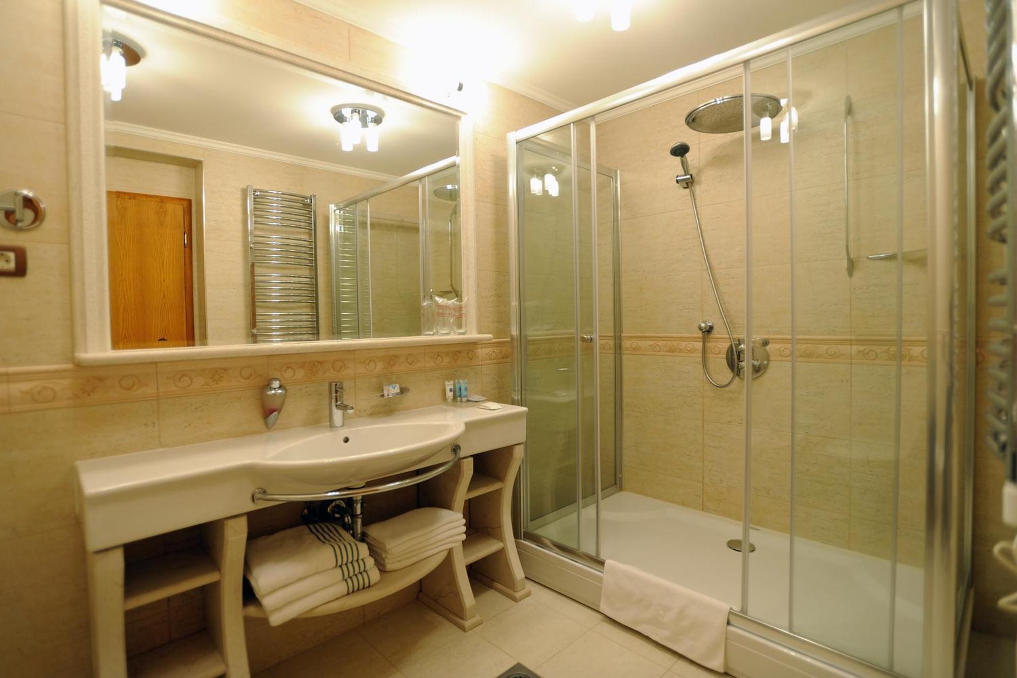 Hotel Solitudo Uble Екстер'єр фото