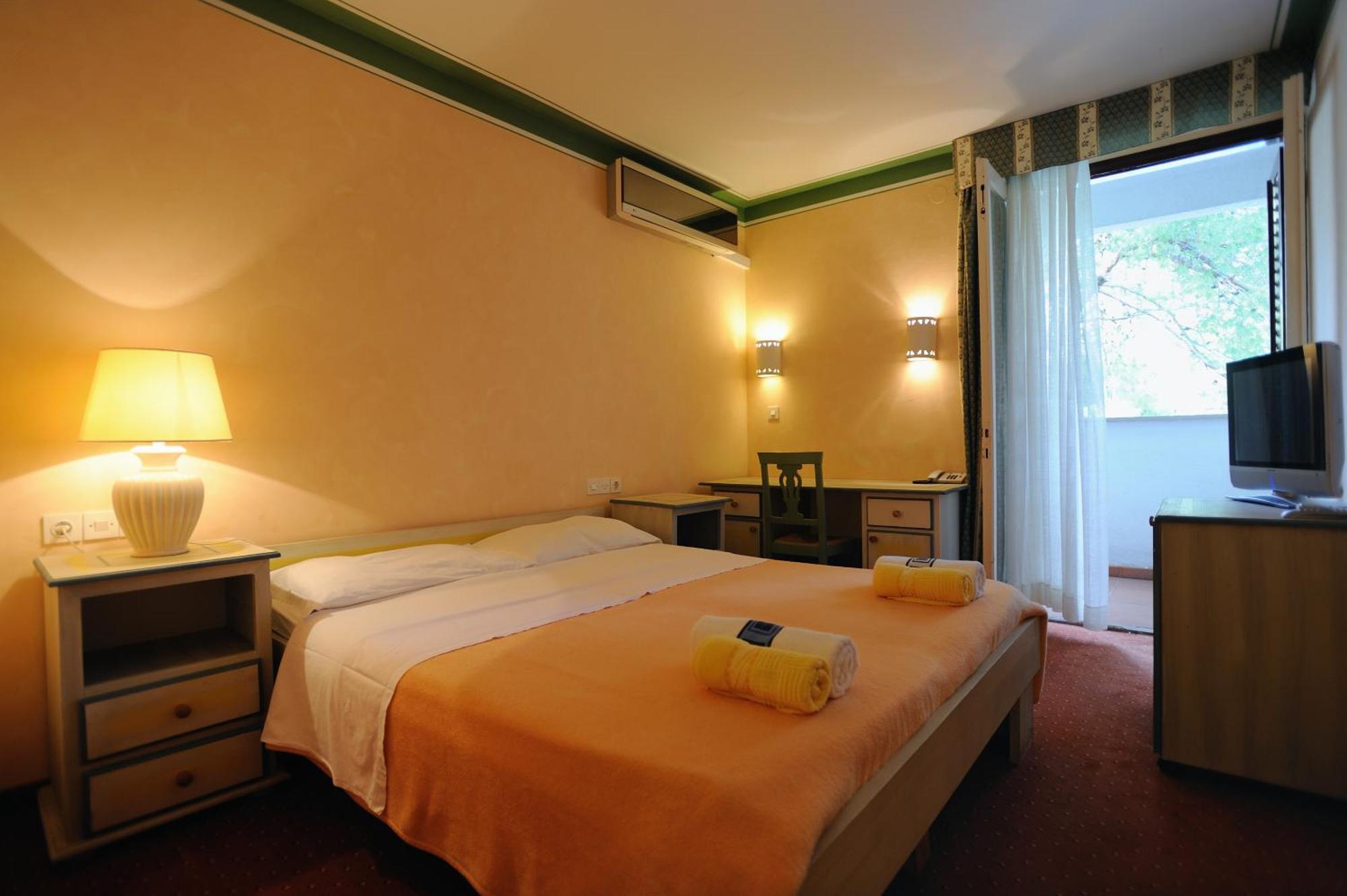Hotel Solitudo Uble Екстер'єр фото