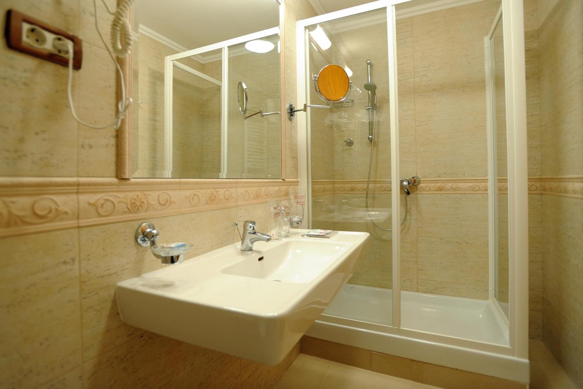 Hotel Solitudo Uble Екстер'єр фото