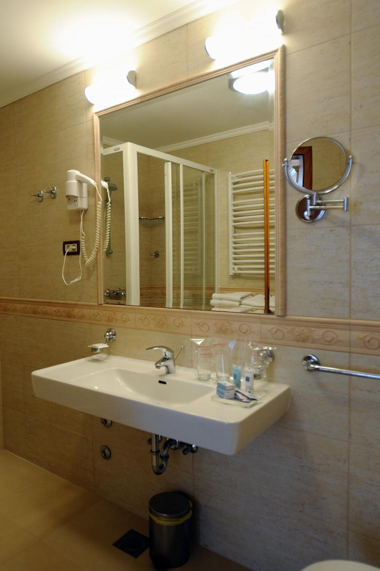Hotel Solitudo Uble Екстер'єр фото